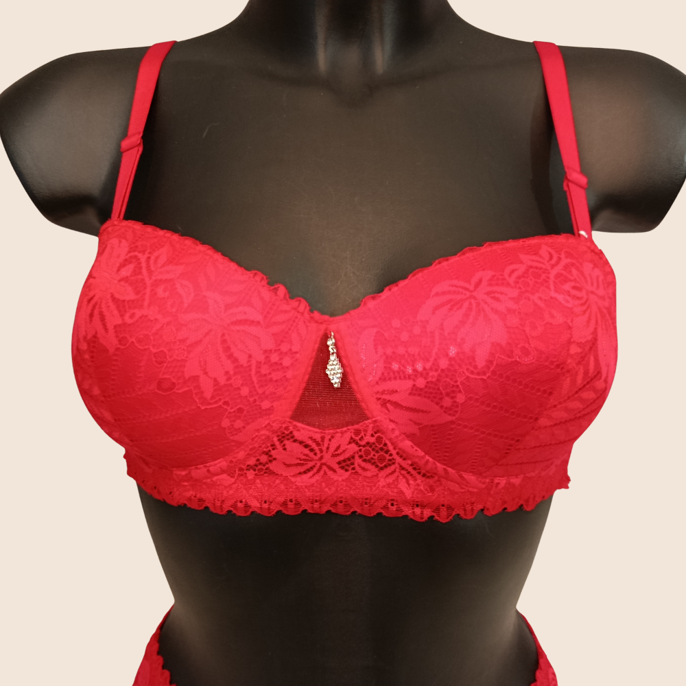 Ensemble rouge avec armatures et strass