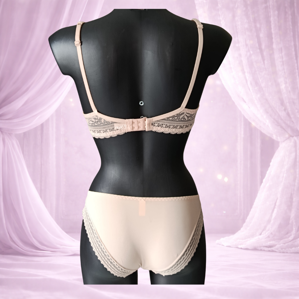 Ensemble deux pièces rose poudré – dentelle et satin