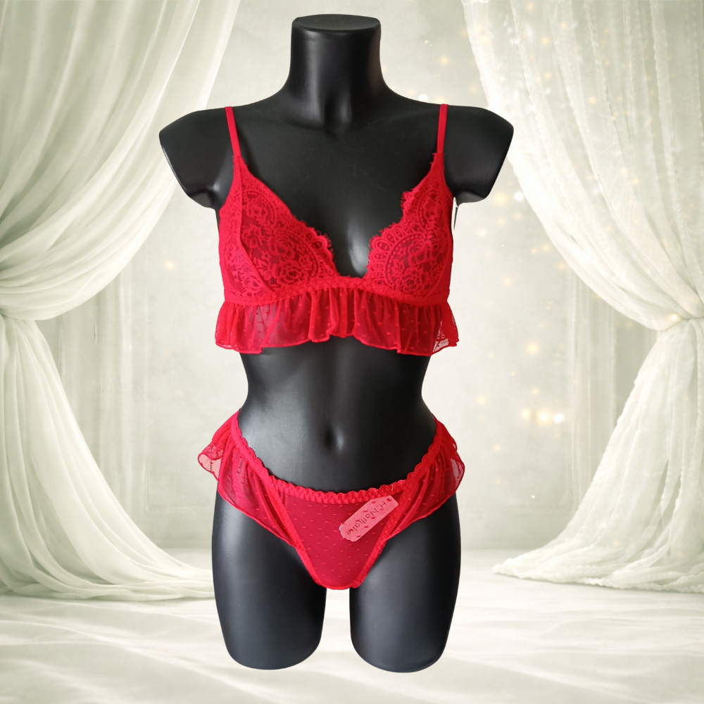 Ensemble sans armatures rouge dentelle et voile