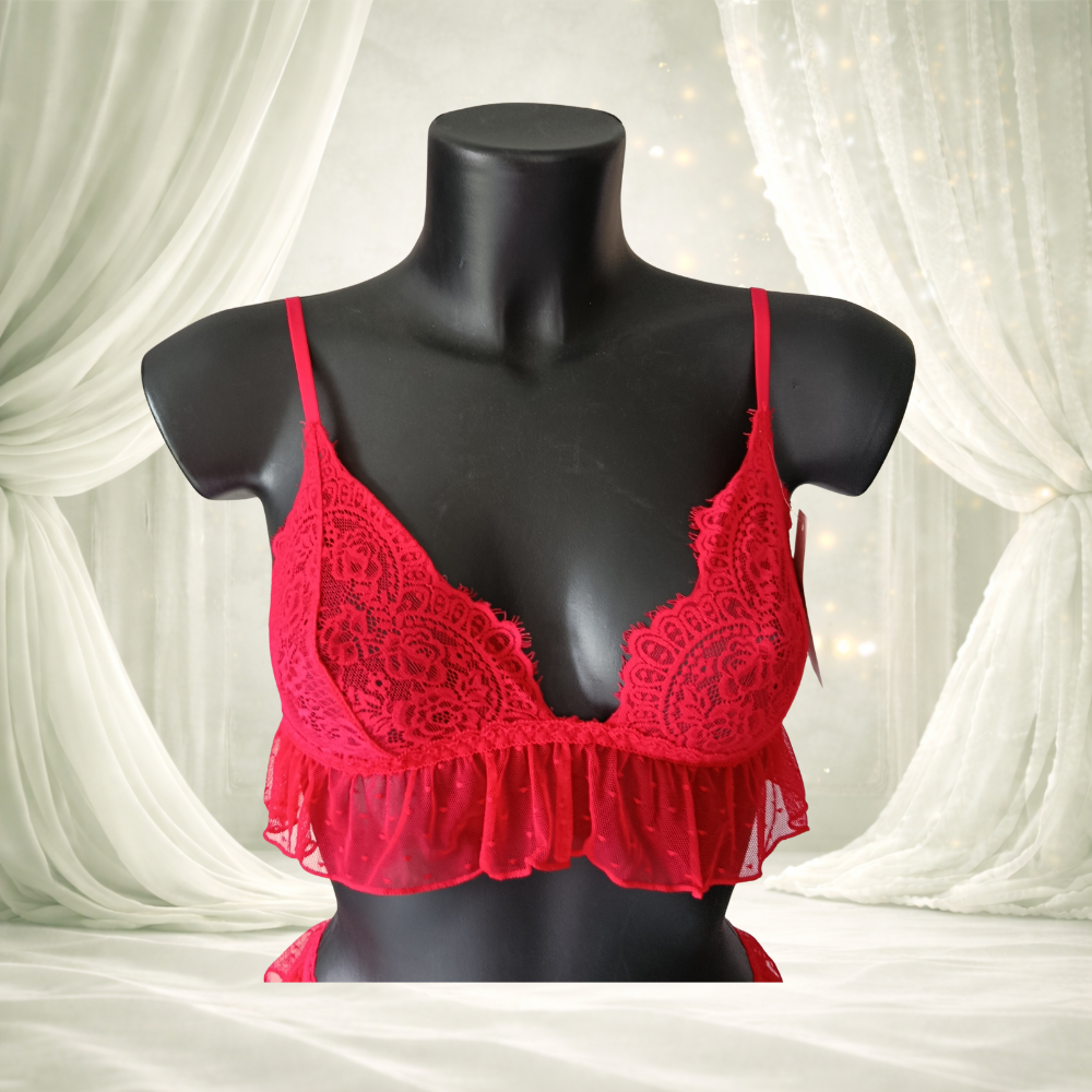 Ensemble sans armatures rouge dentelle et voile
