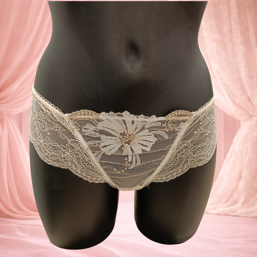 Bas Sawren – modèle Esquisse en dentelle brodée