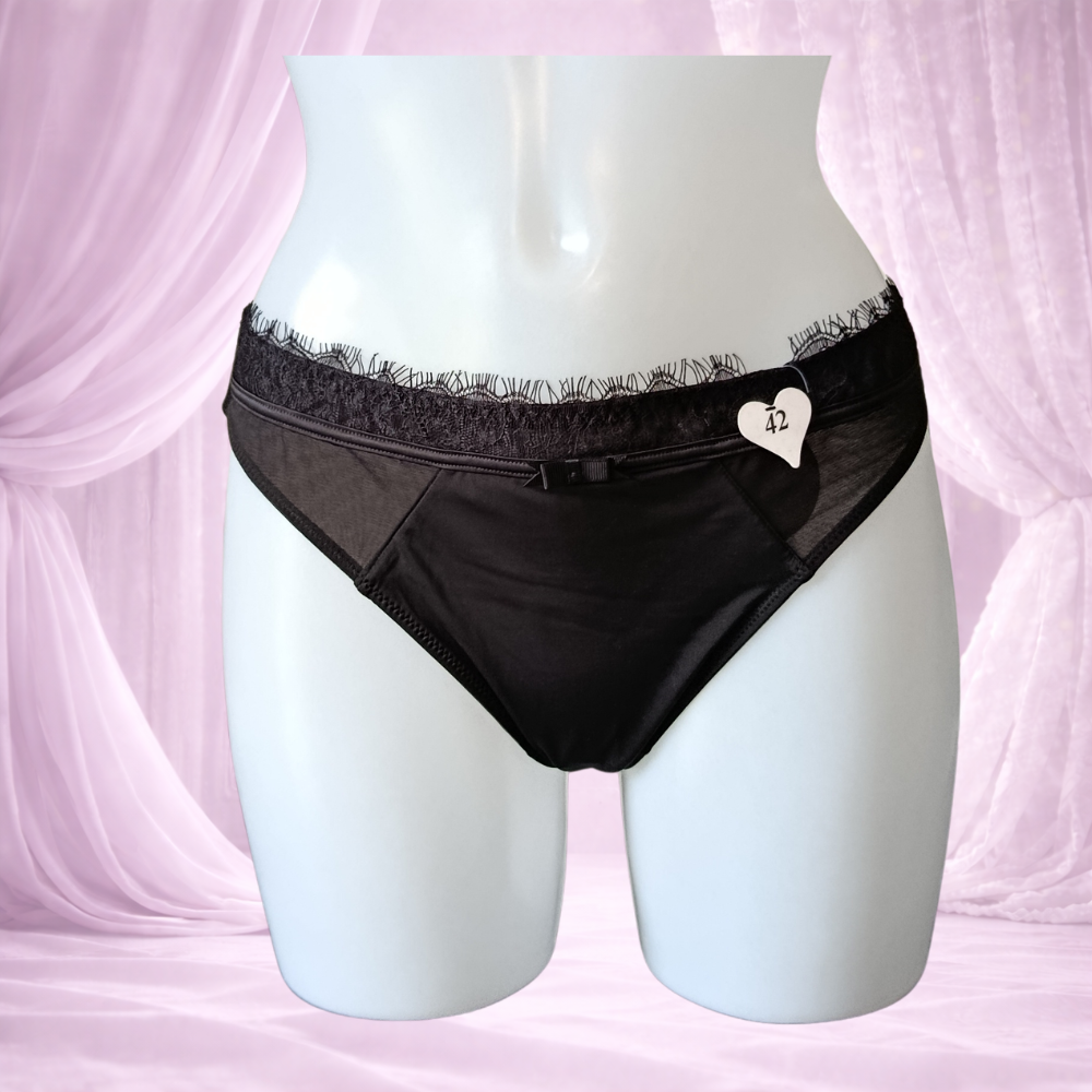 String Aimée – satin & dentelle