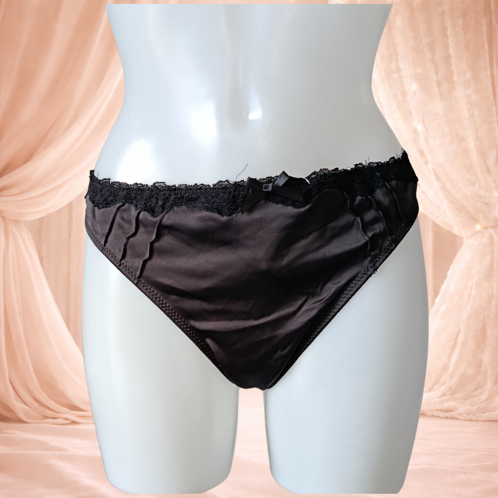 String H & Nathalie – satin & dentelle noire