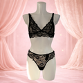 Ensemble noir tout en dentelle, sans armatures