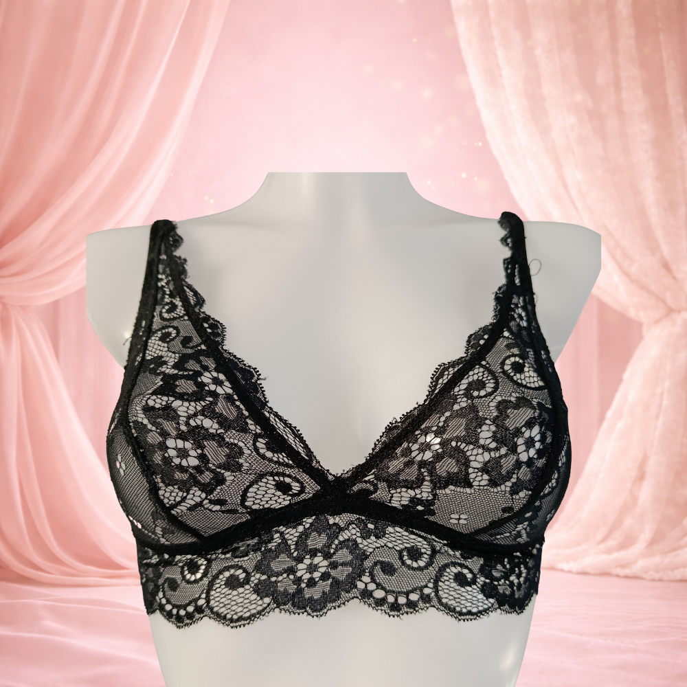 Ensemble noir tout en dentelle, sans armatures