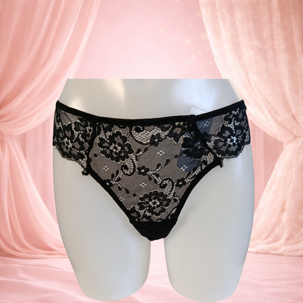 Ensemble noir tout en dentelle, sans armatures