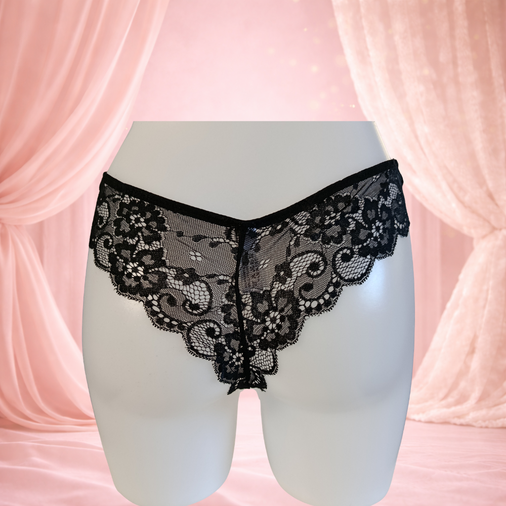 Ensemble noir tout en dentelle, sans armatures