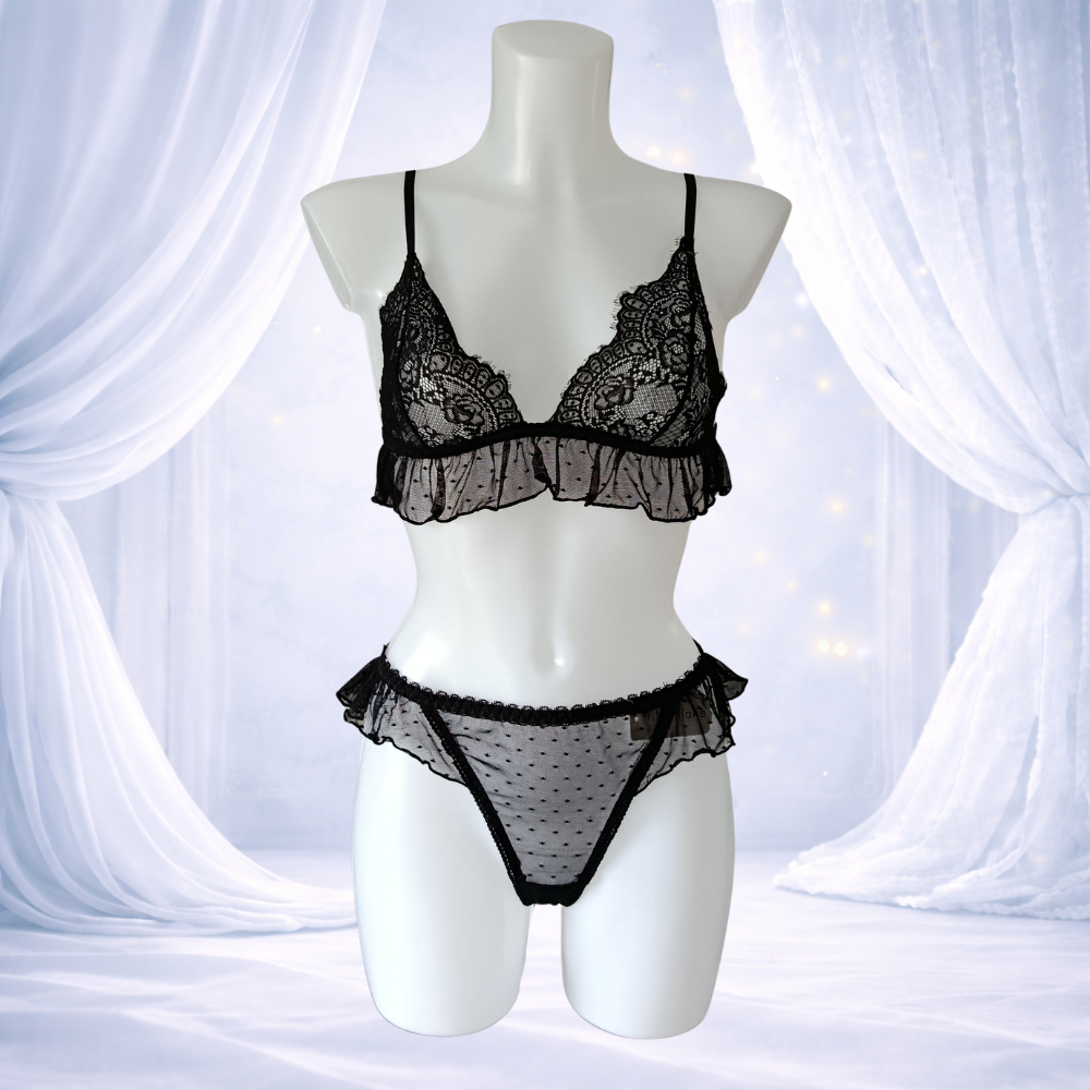 Ensemble sans armatures noir dentelle et voile
