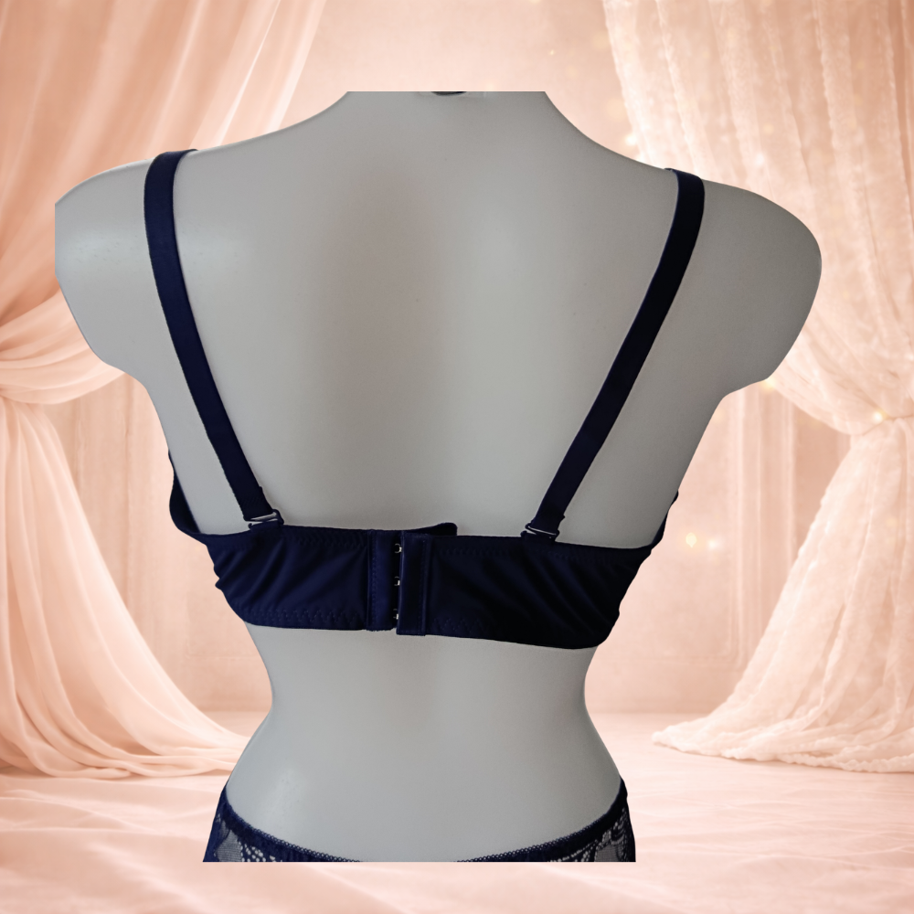 Ensemble bleu marine en dentelle avec armatures – Spécial bonnet E