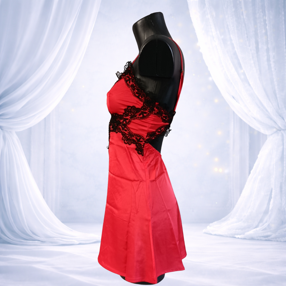 Nuisette en satin rouge et dentelle délicate
