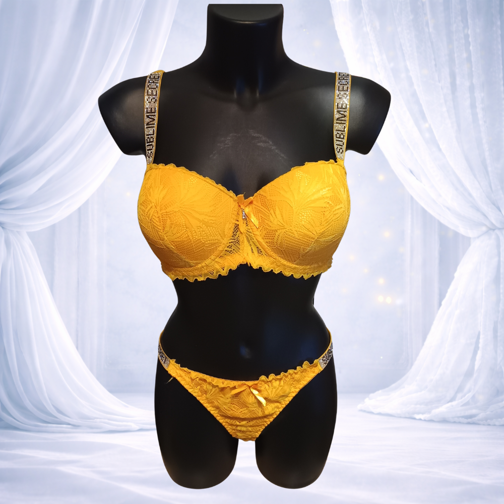 Ensemble Strass et string jaune- éclat et féminité