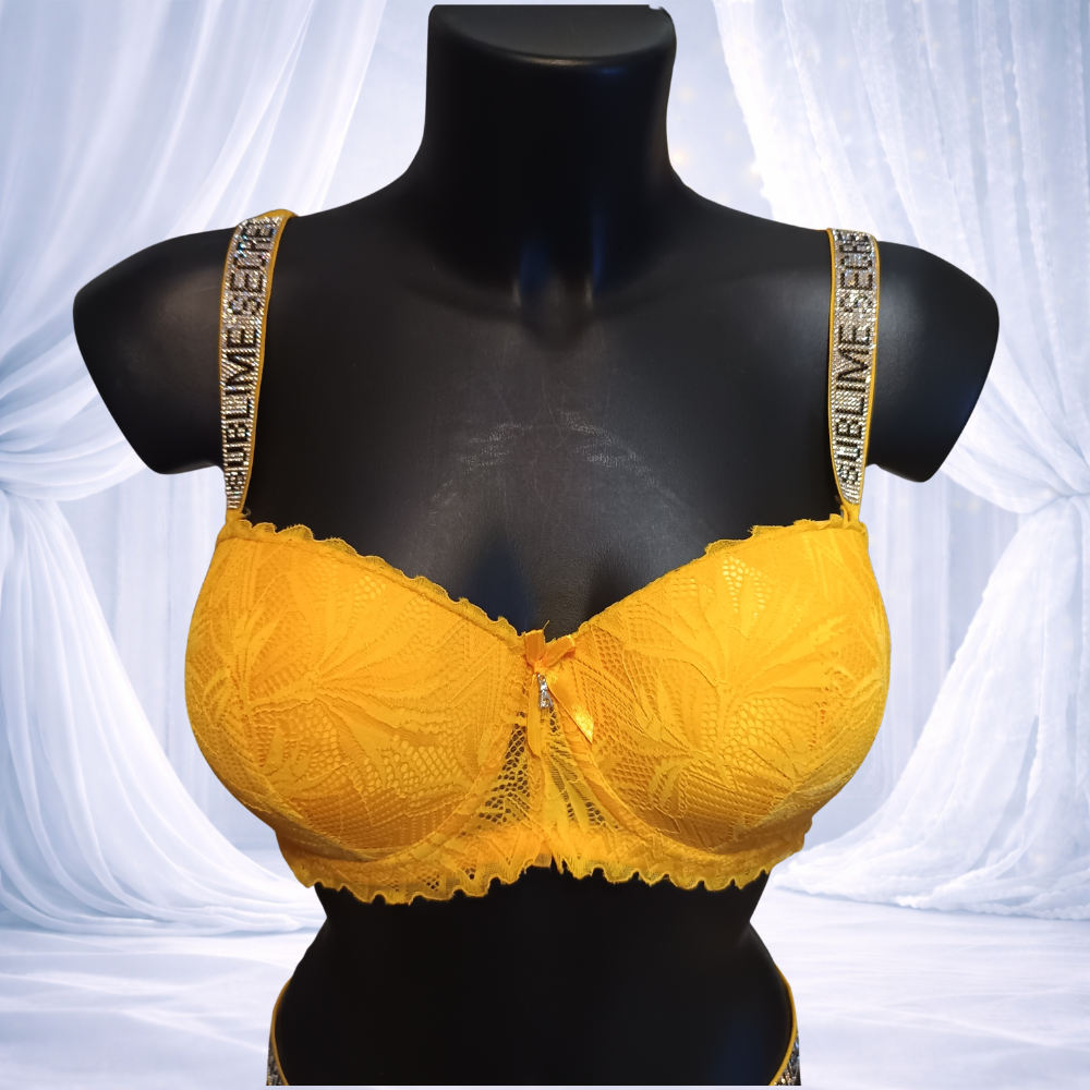 Ensemble Strass et string jaune- éclat et féminité